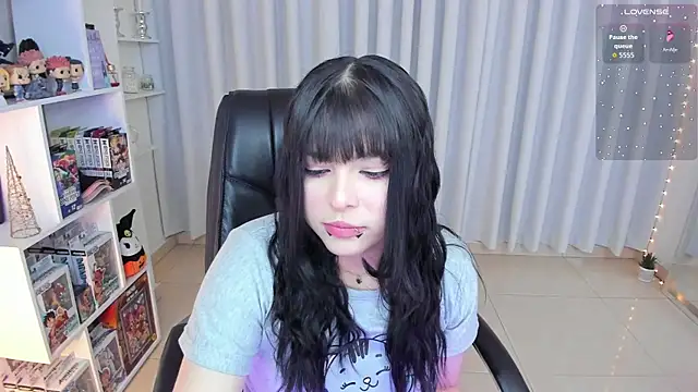 Snapshot of misshoneyxxx chatting on 11, 11, 2025 misshoneyxxx online show from 11, 11, 2025