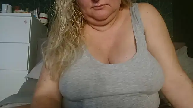 Snapshot of Marie_Slate chatting on 11, 11, 2025 Marie Slate online show from 11, 11, 2025