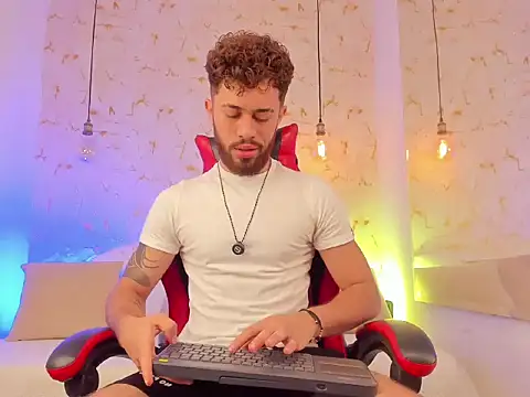 Snapshot of rikkostuff chatting on 5, 10, 2025 rikkostuff online show from 5, 10, 2025