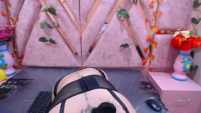 CataleyaLars20 online show from 18, 2, 2025