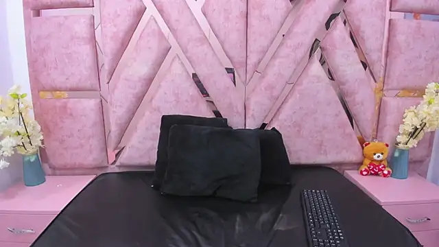 Snapshot of CataleyaLars20 chatting on 10, 7, 2026 CataleyaLars20 online show from 10, 7, 2026