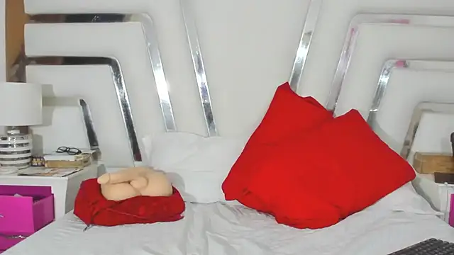 SaraaJhons online show from 4, 3, 2025