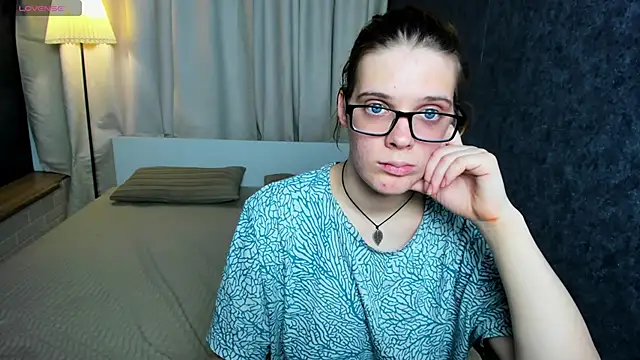 KIKI Krash online show from 8, 3, 2025