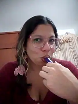 Snapshot of Carliina_Soussa chatting on 15, 12, 2025 Carliina Soussa online show from 15, 12, 2025