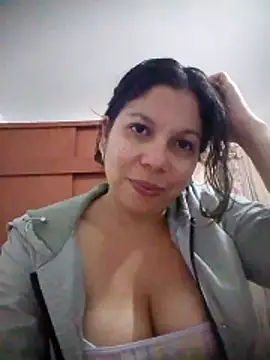 Snapshot of Carliina_Soussa chatting on 28, 2, 2026 Carliina Soussa online show from 28, 2, 2026