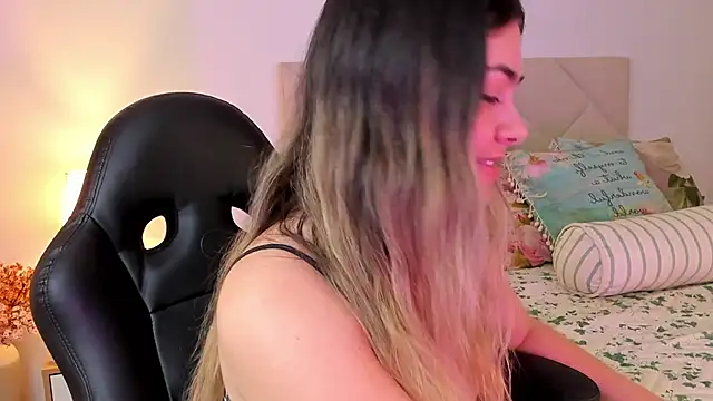 Lau Bee online show from 11, 12, 2024