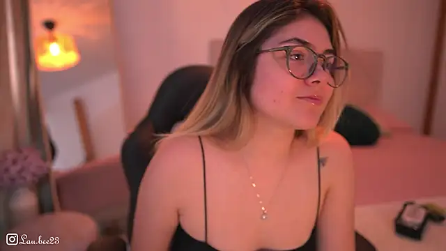 Lau Bee online show from 12, 11, 2025