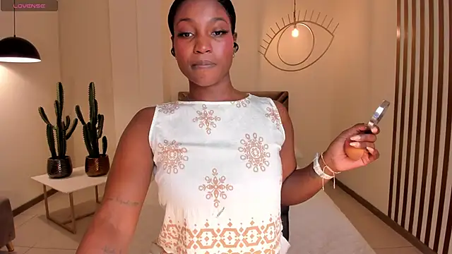 SavannahStorm online show from 16, 11, 2025