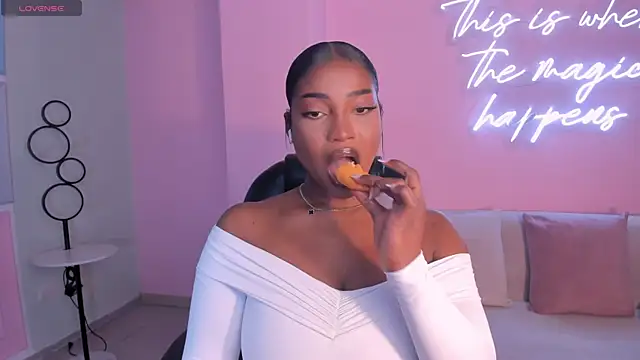 SavannahStorm online show from 18, 4, 2026