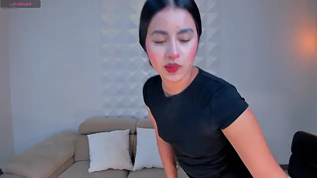 IsabellaHill  online show from 6, 12, 2024