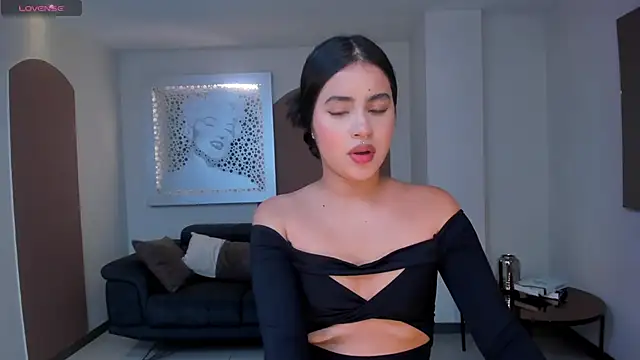 IsabellaHill  online show from 24, 12, 2024