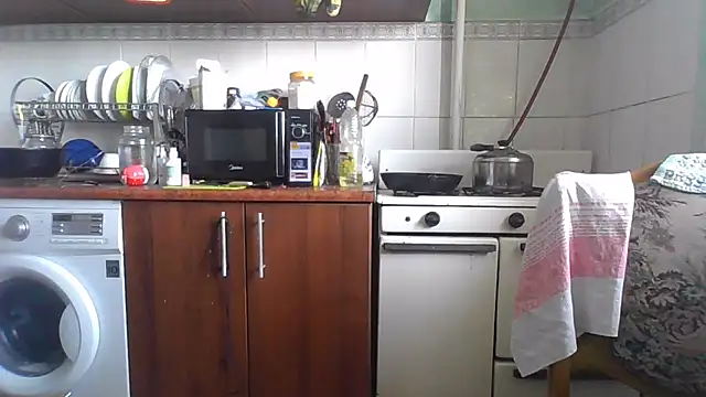 Snapshot of MikaKors chatting on 1, 2, 2025 MikaKors online show from 1, 2, 2025