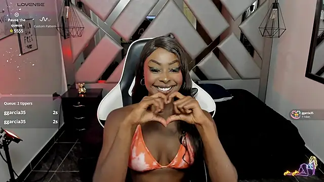 Snapshot of Nahomi-Hill chatting on 2, 2, 2025 Nahomi-Hill online show from 2, 2, 2025