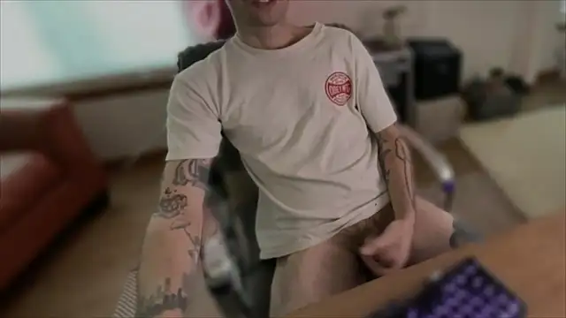 Snapshot of RuffClvb chatting on 12, 10, 2025 RuffClvb online show from 12, 10, 2025