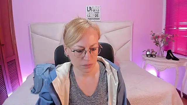 Snapshot of SammySanders chatting on 4, 5, 2026 SammySanders online show from 4, 5, 2026