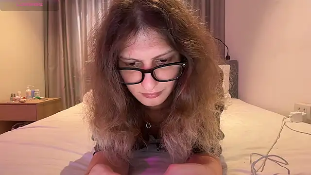 Alice Pinkhead online show from 27, 3, 2026