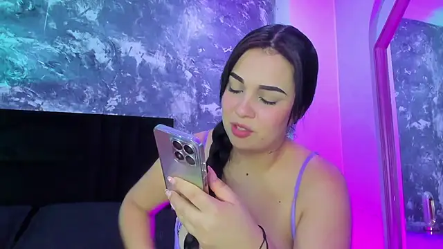 Snapshot of brianaGuzman chatting on 10, 1, 2025 brianaGuzman online show from 10, 1, 2025