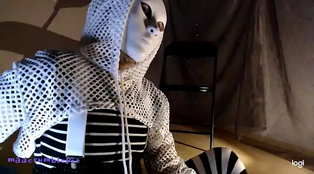 madcrumblepie online show from 18, 12, 2024