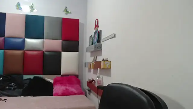 lily jamesx online show from 22, 1, 2025