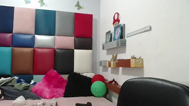 lily jamesx online show from 24, 1, 2025