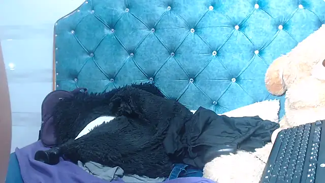 lily jamesx online show from 28, 2, 2025