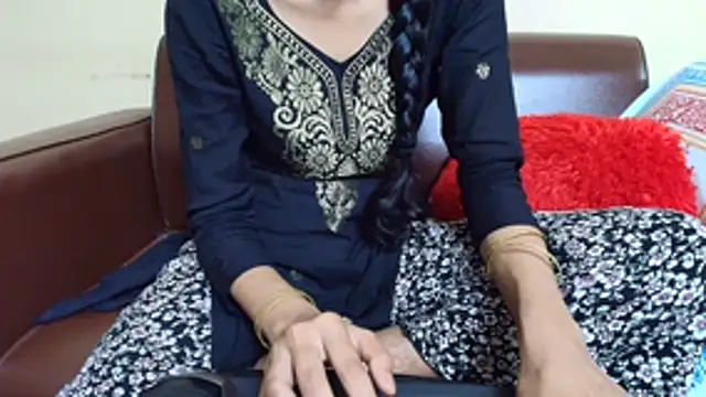 Srabontii online show from 2, 11, 2025