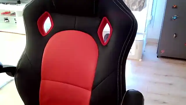 Snapshot of ElViko11 chatting on 18, 11, 2025 ElViko11 online show from 18, 11, 2025