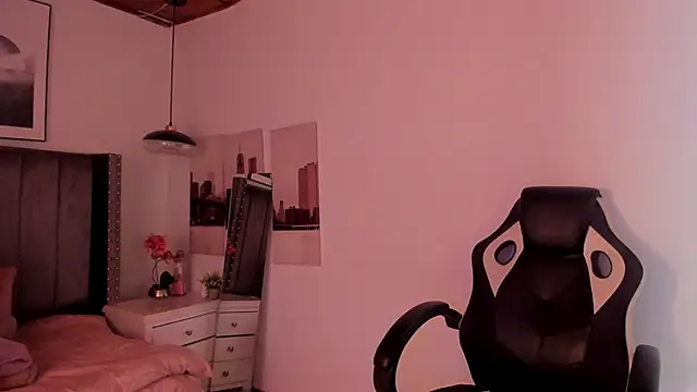 Alaia Cute online show from 19, 12, 2024