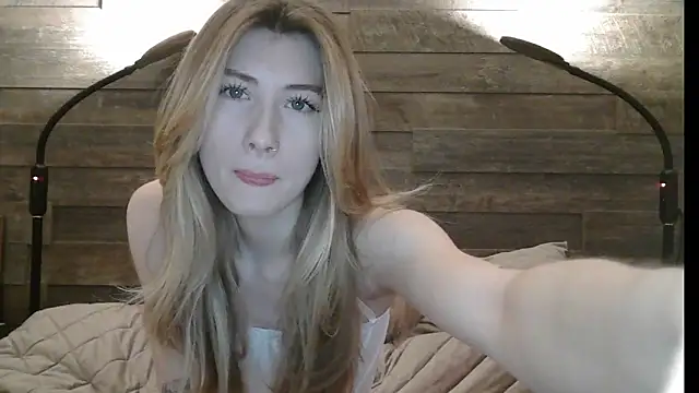 ErikaShyy online show from 4, 3, 2025