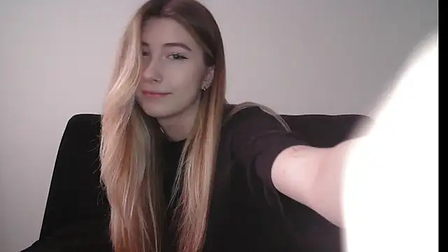 ErikaShyy online show from 22, 12, 2025