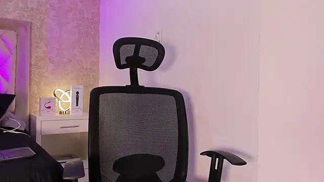 Snapshot of LiaFlowers chatting on 1, 3, 2025 LiaFlowers online show from 1, 3, 2025