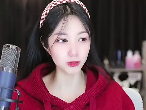 Nuyoah-77 online show from 9, 1, 2025