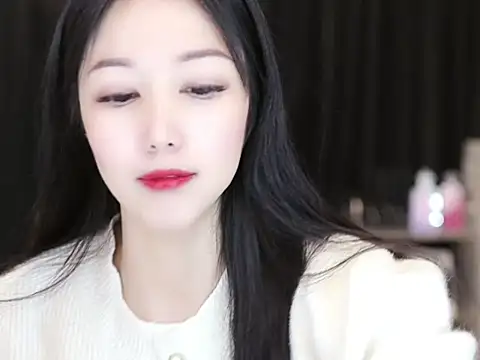 Nuyoah-77 online show from 10, 2, 2025