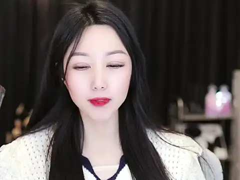 Nuyoah-77 online show from 18, 2, 2025