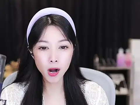 Nuyoah-77 online show from 12, 9, 2025