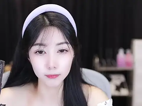 Nuyoah-77 online show from 14, 9, 2025