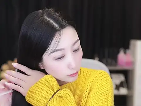 Nuyoah-77 online show from 18, 10, 2025