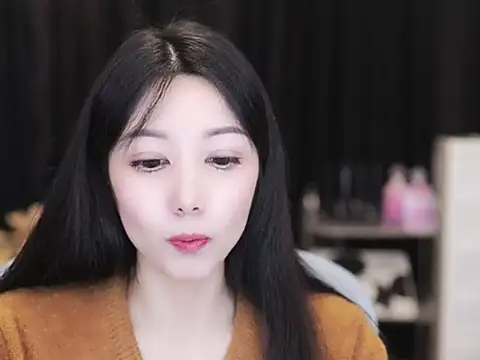 Nuyoah-77 online show from 7, 11, 2025