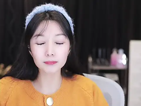 Nuyoah-77 online show from 1, 12, 2025