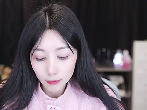 Nuyoah-77 online show from 17, 12, 2025