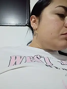 Snapshot of Lesly_10- chatting on 4, 7, 2026 Lesly 10- online show from 4, 7, 2026