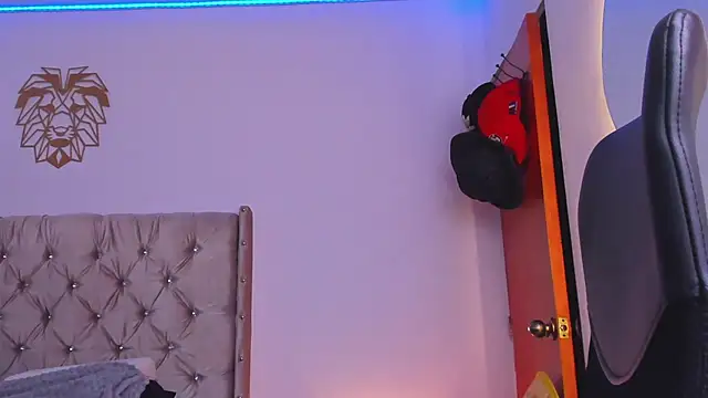 Andrew wolf7 online show from 20, 2, 2026