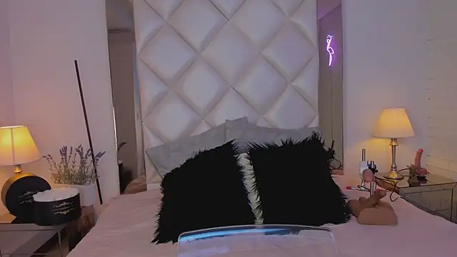 KimRoussee online show from 12, 2, 2025