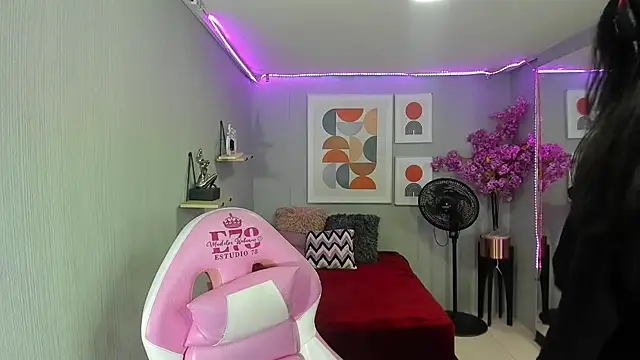 Dafne huges online show from 11, 2, 2025