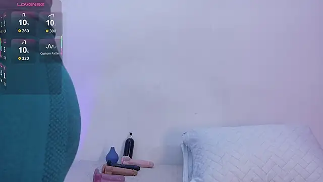 Snapshot of petitelittleebony chatting on 9, 11, 2025 petitelittleebony online show from 9, 11, 2025