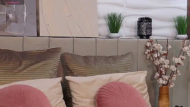 AvaLanne  online show from 10, 2, 2025