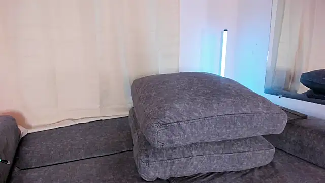 zoe roux21 online show from 12, 3, 2025