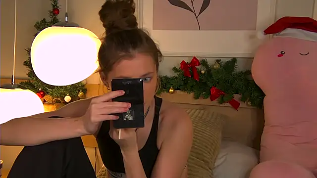 AshleyDouglas online show from 3, 1, 2025