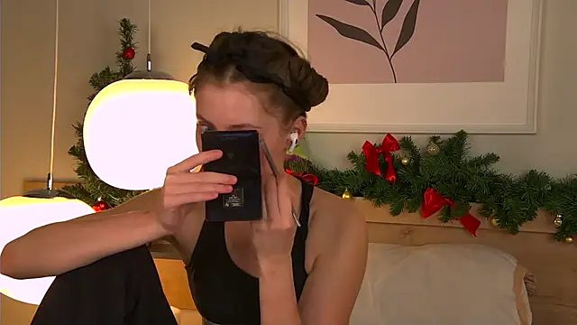 AshleyDouglas online show from 6, 1, 2025