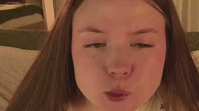 Snapshot of SunnyRisha chatting on 15, 12, 2025 SunnyRisha online show from 15, 12, 2025